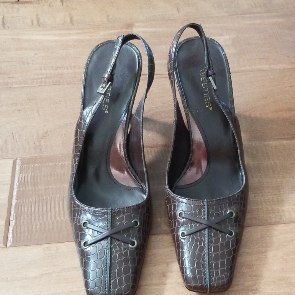 Womans sling back pumps
